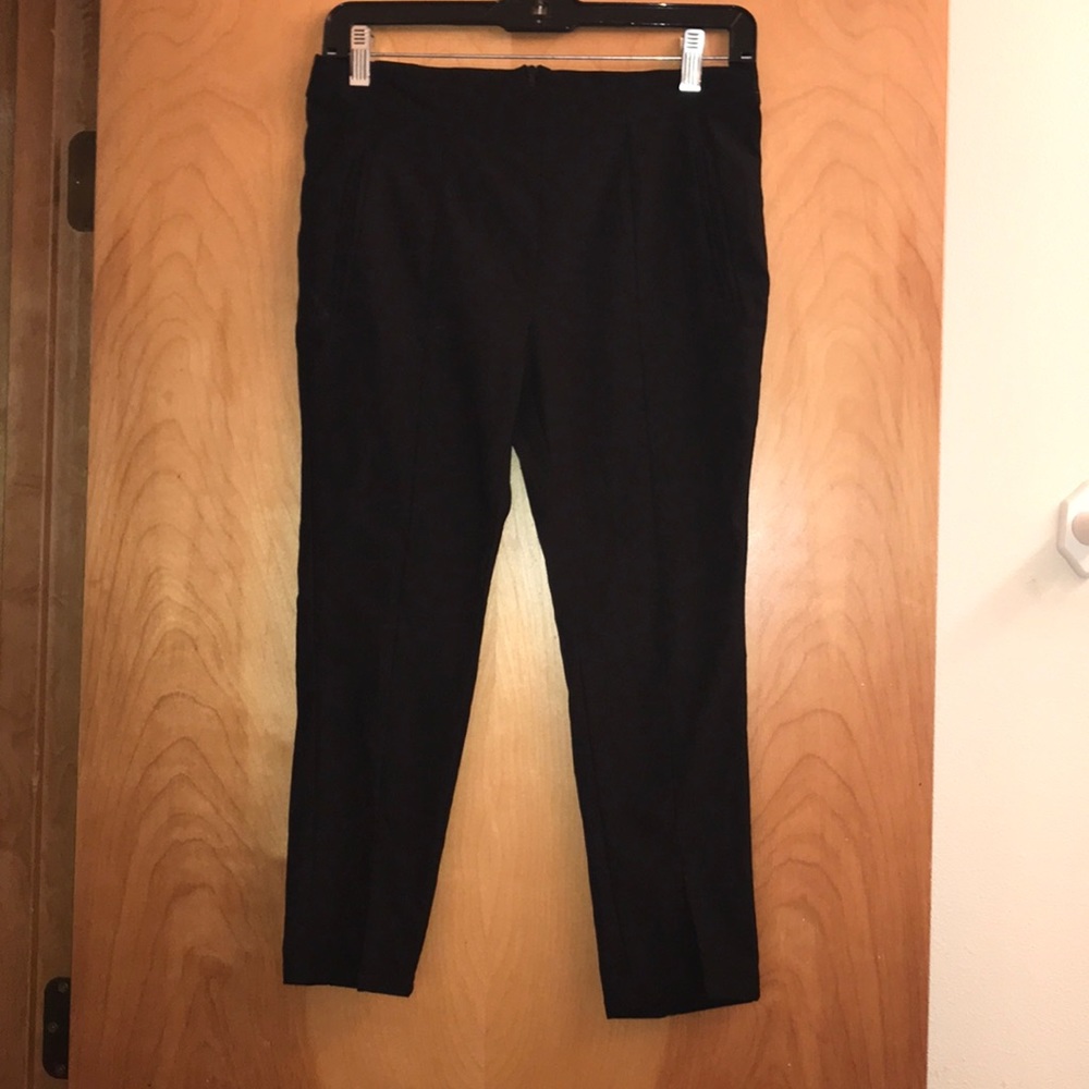 Black fitted Capri pants